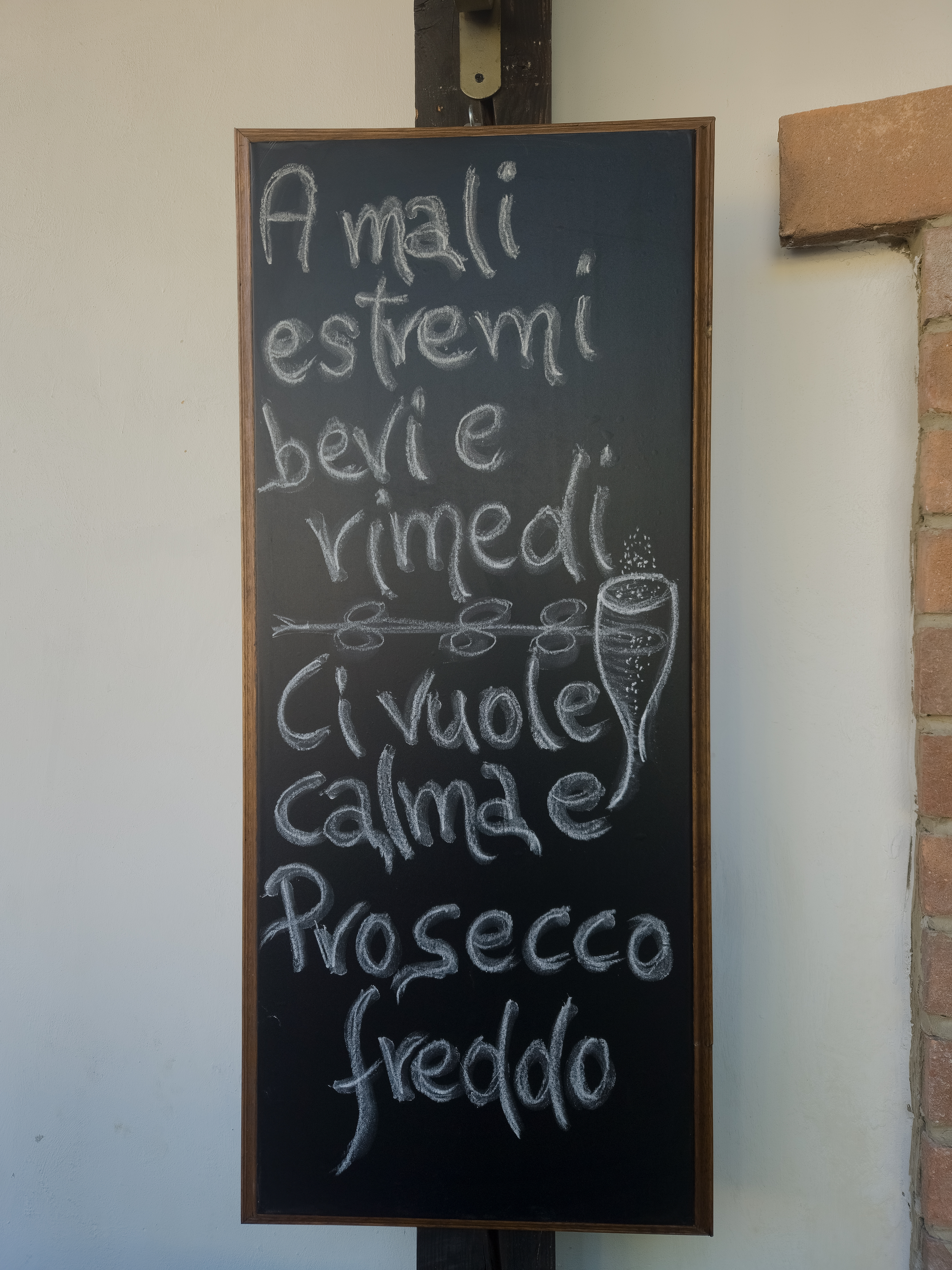 Lavagna con frase sul Prosecco freddo