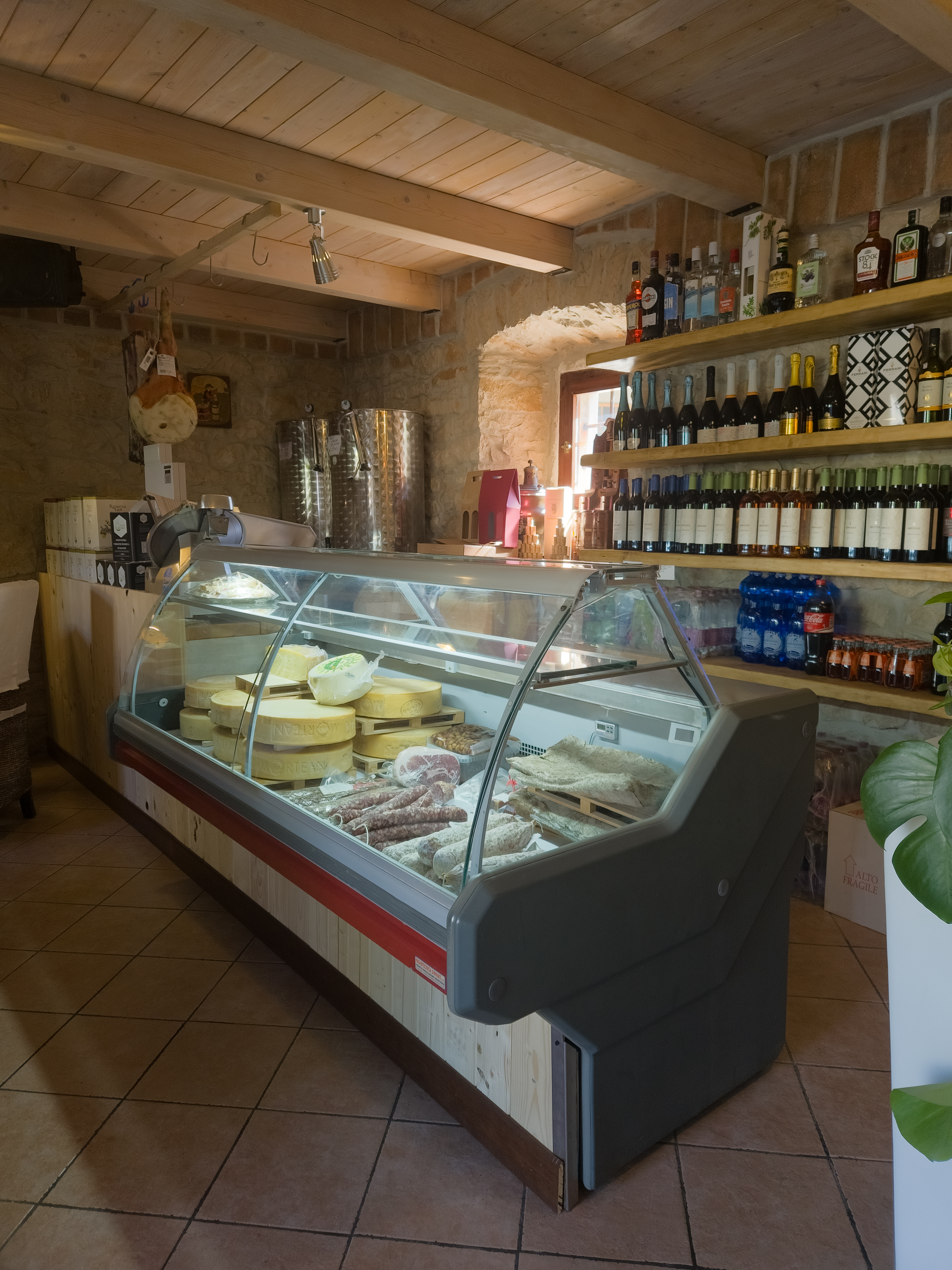 Selezione di salumi artigianali e prodotti tipici del territorio